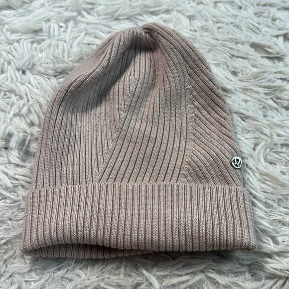 🔥$SALE$🔥 Lululemon Beanie - Picture 1 of 3